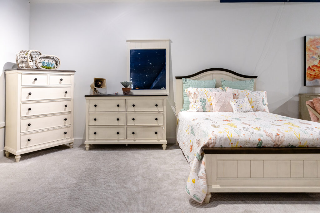 Legacy Classic Kids creme bedroom set