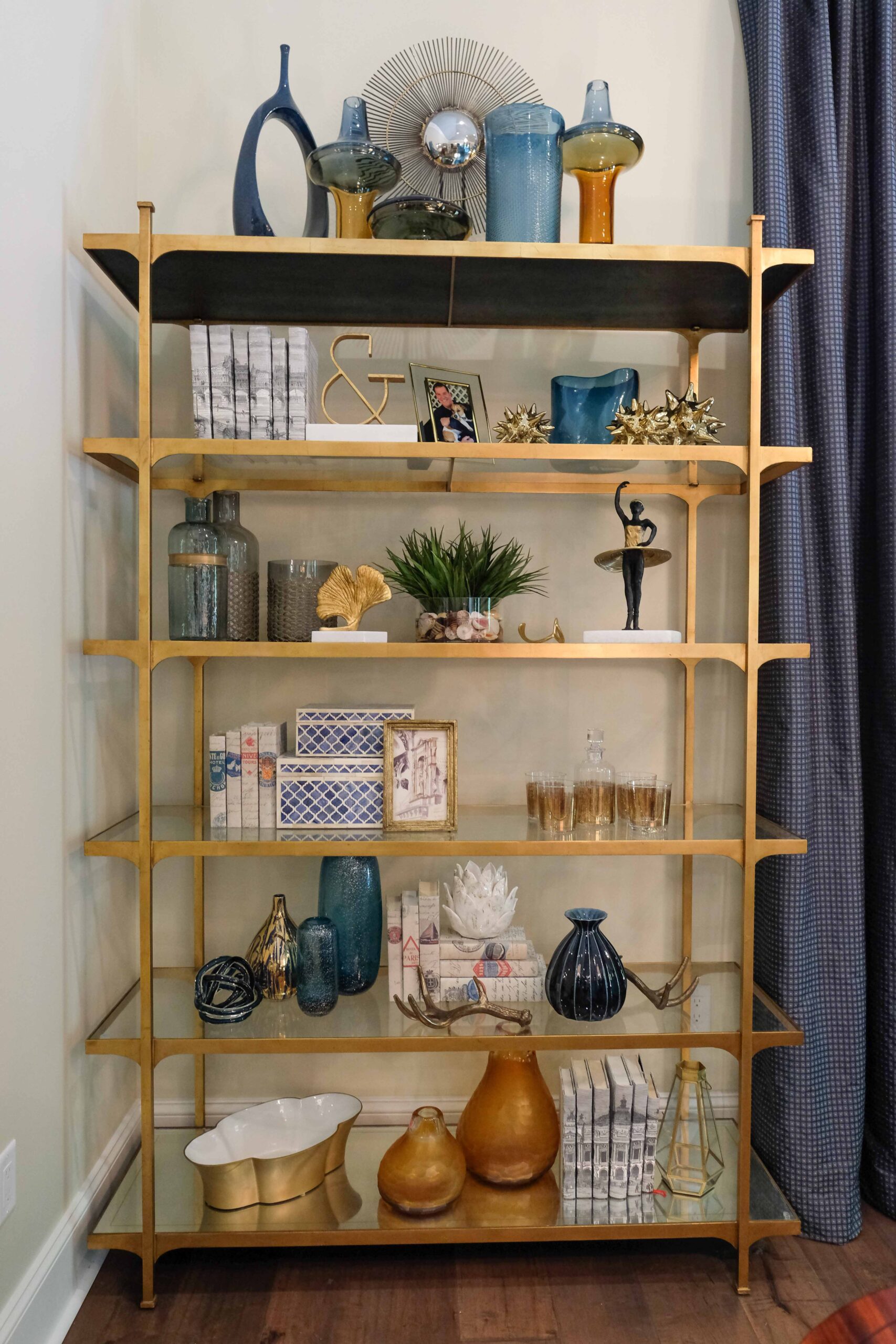 Bookcase/Shelves